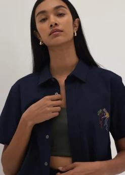 Austyn Unisex Embroidered Poplin Shirt in Humble Abode