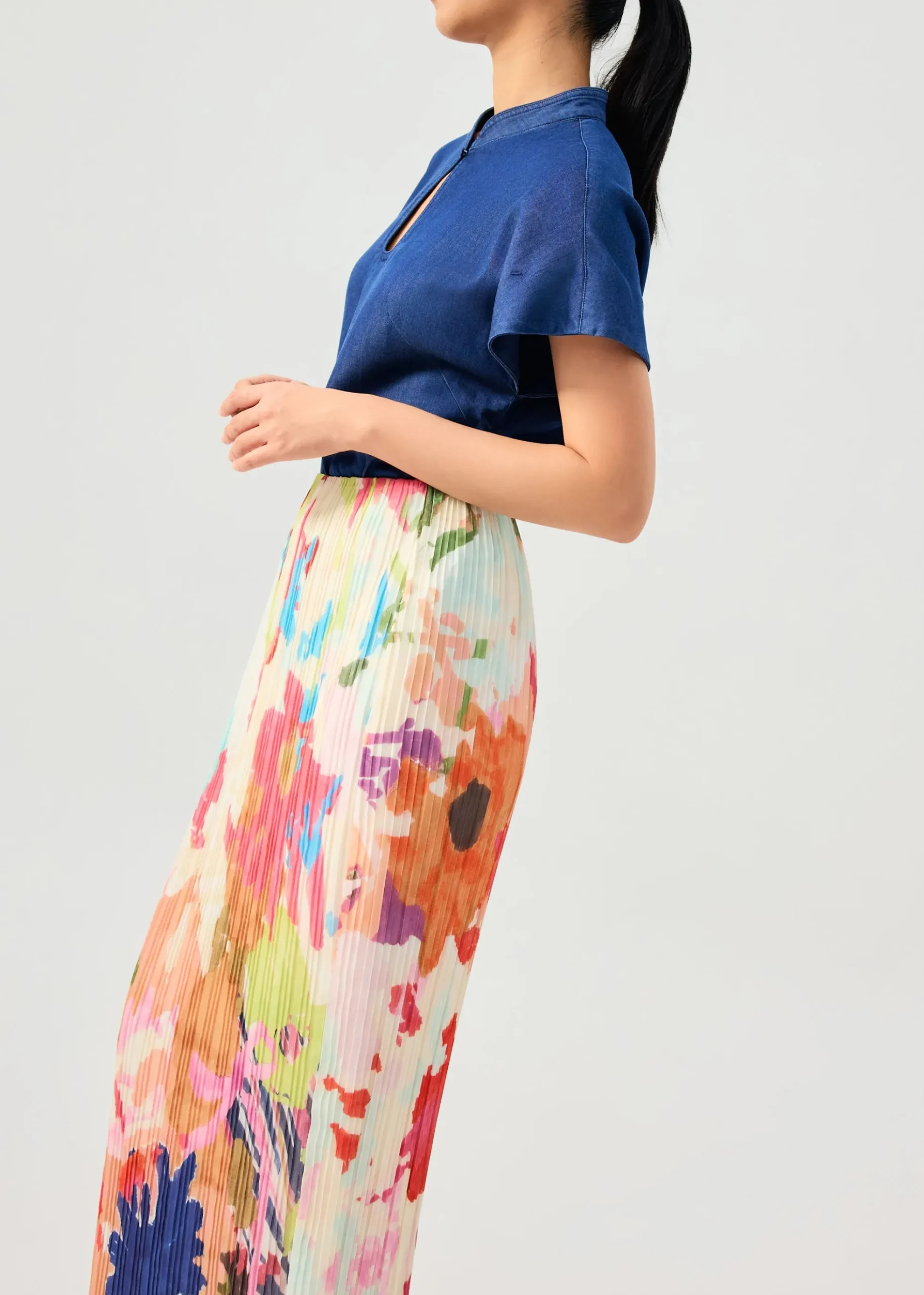 Elastic Georgette Pleated Mid Waist Column Maxi Skirt in Vivid Blooms