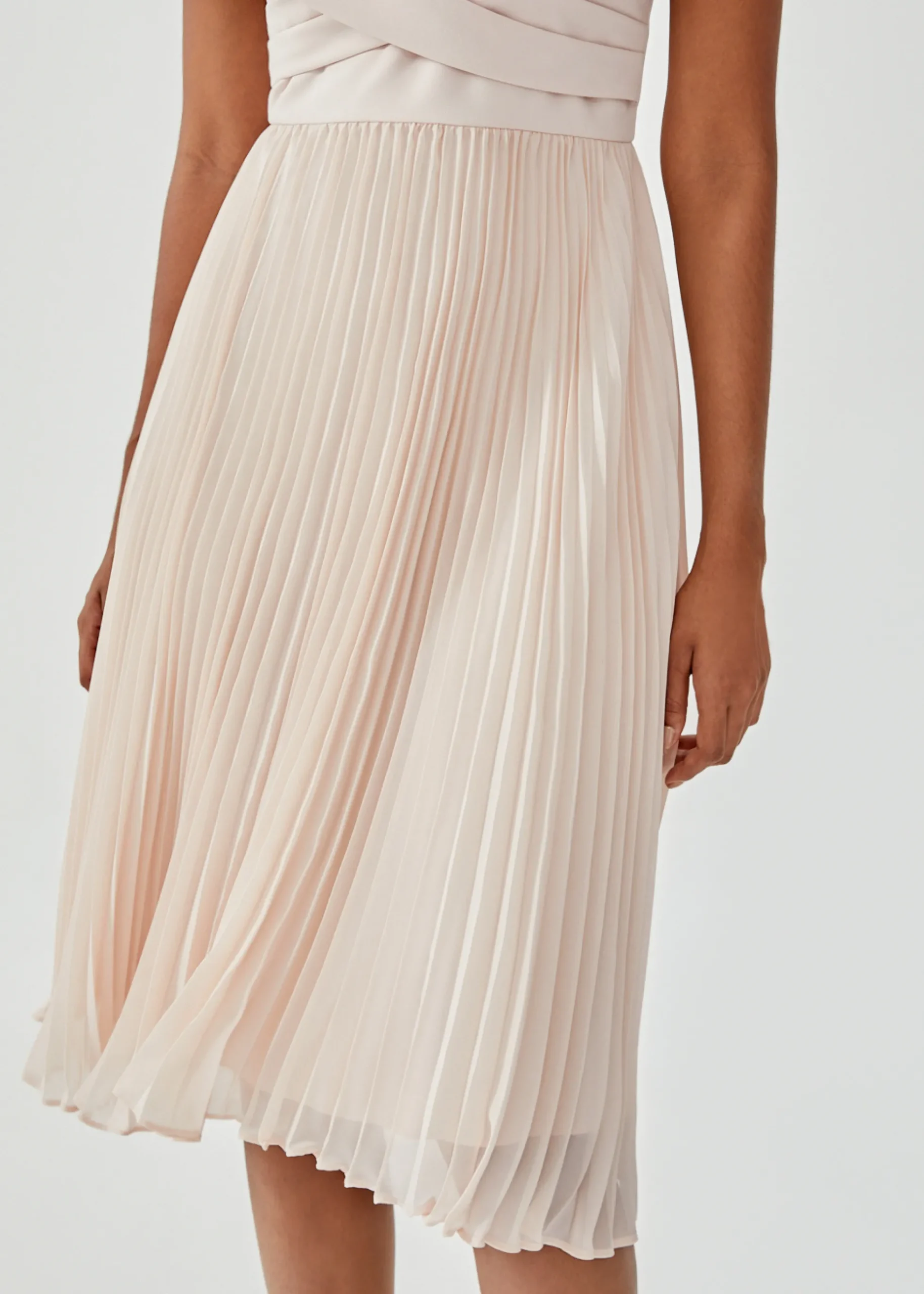 Ivanki Pleated Off Shoulder Midi Dress