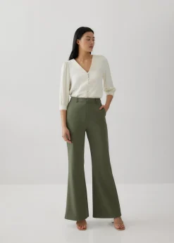Izzie V-neck Puff Sleeve Blouse
