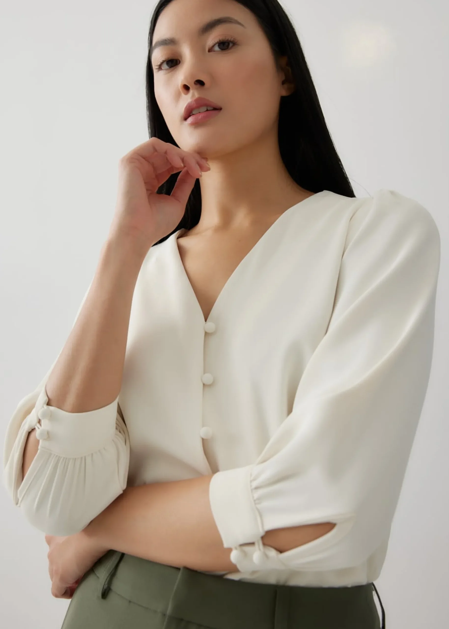 Izzie V-neck Puff Sleeve Blouse