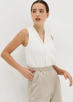 Karileen Front Collar Sleeveless Top