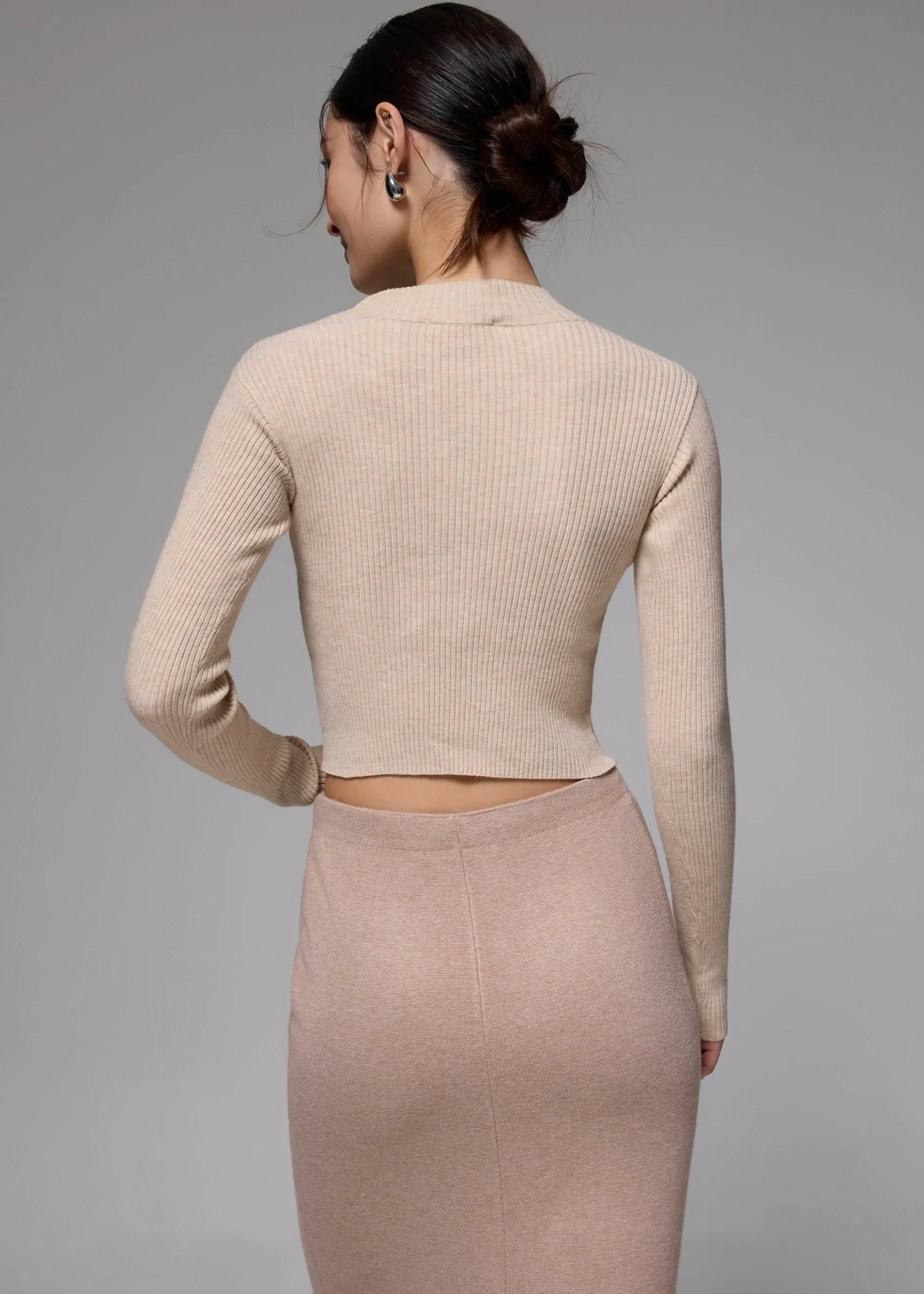 Knit Round Neck Fitted Crop Sweater