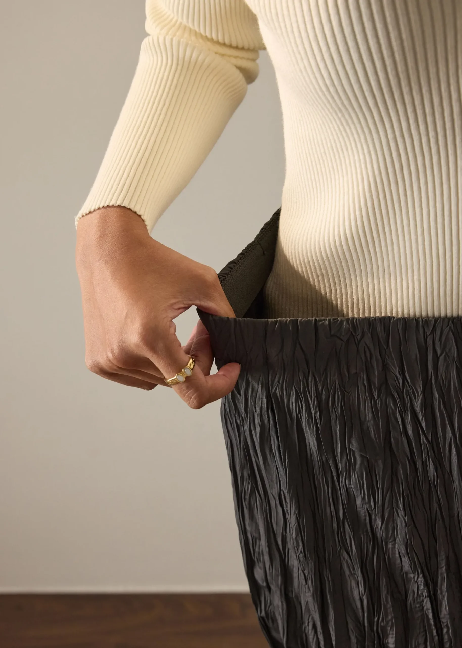 Leila Elastic Crinkled Pleats Flare Maxi Skirt