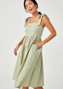 Lula Textured Tiered Midi Dress