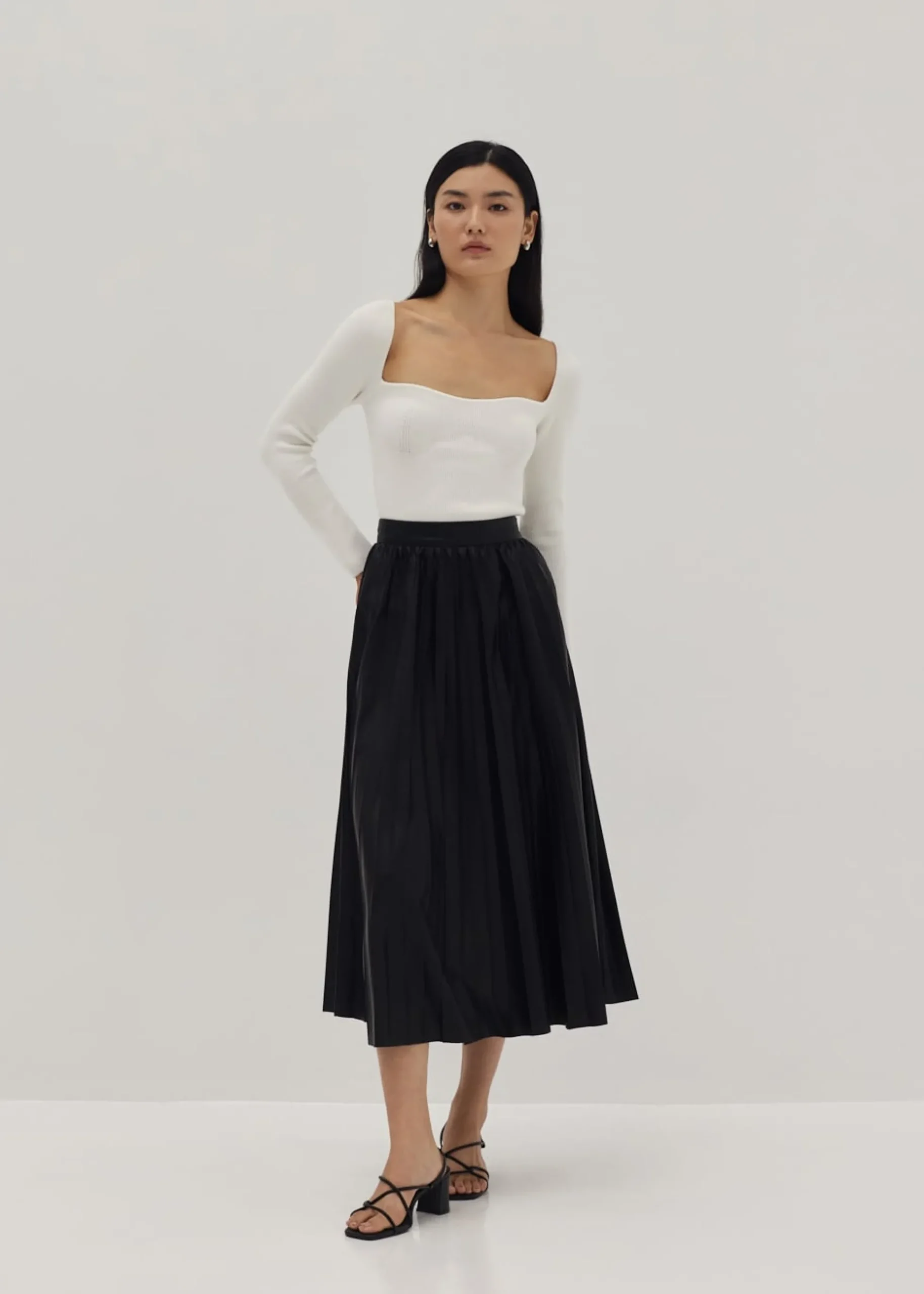 Marga Sweetheart Knit Top