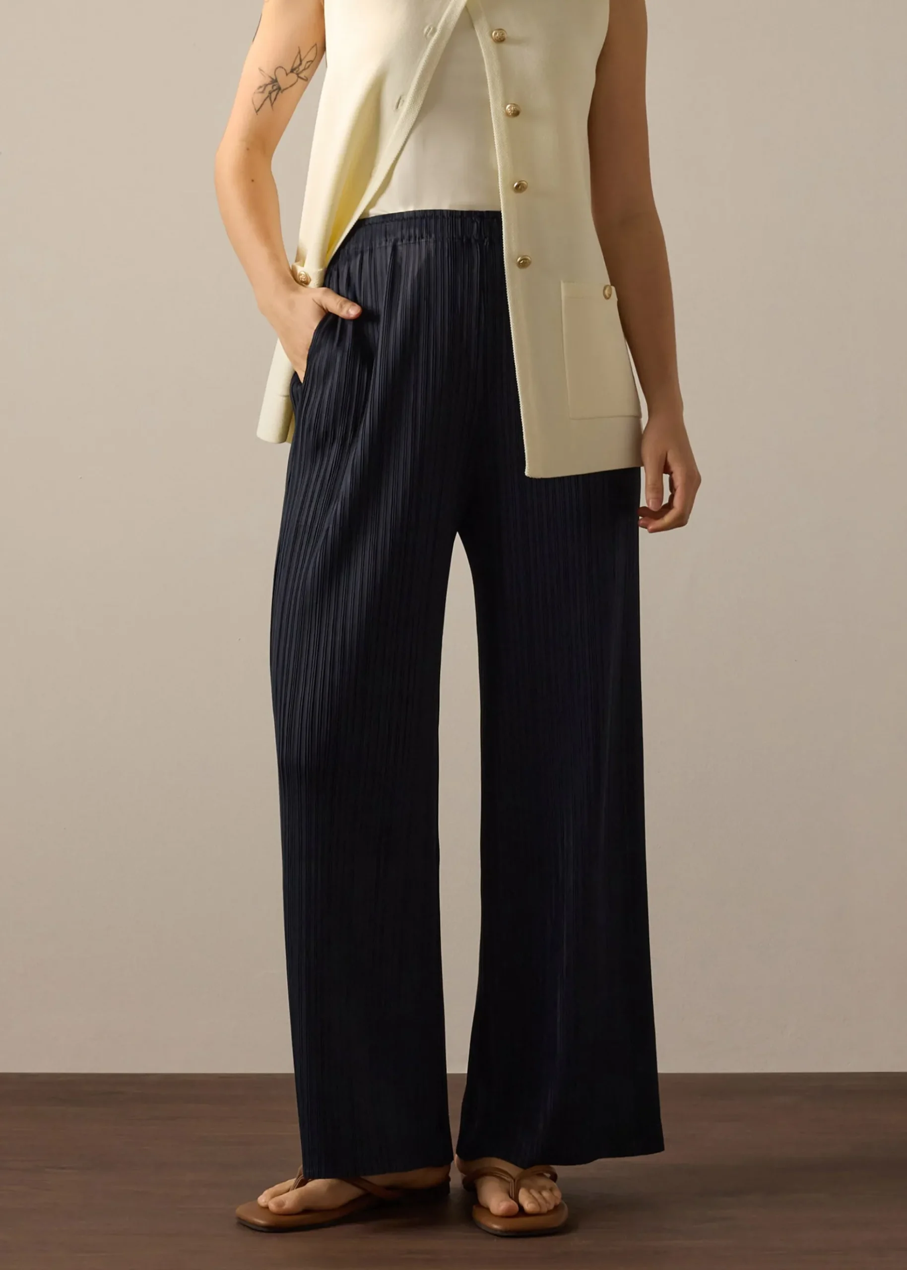 PETITE Leggy™ Liv Elastic Plisse Straight Leg Pants