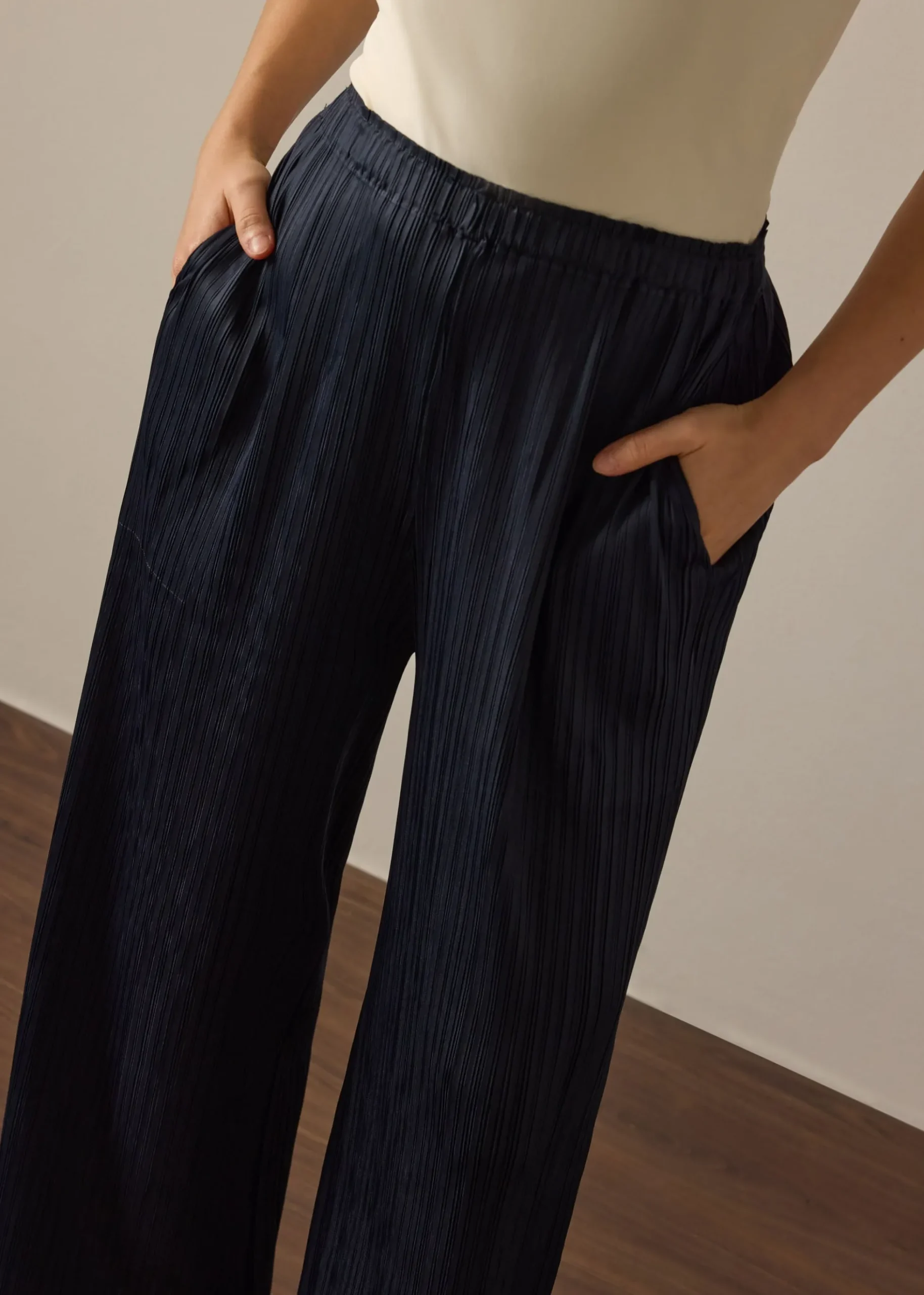 PETITE Leggy™ Liv Elastic Plisse Straight Leg Pants