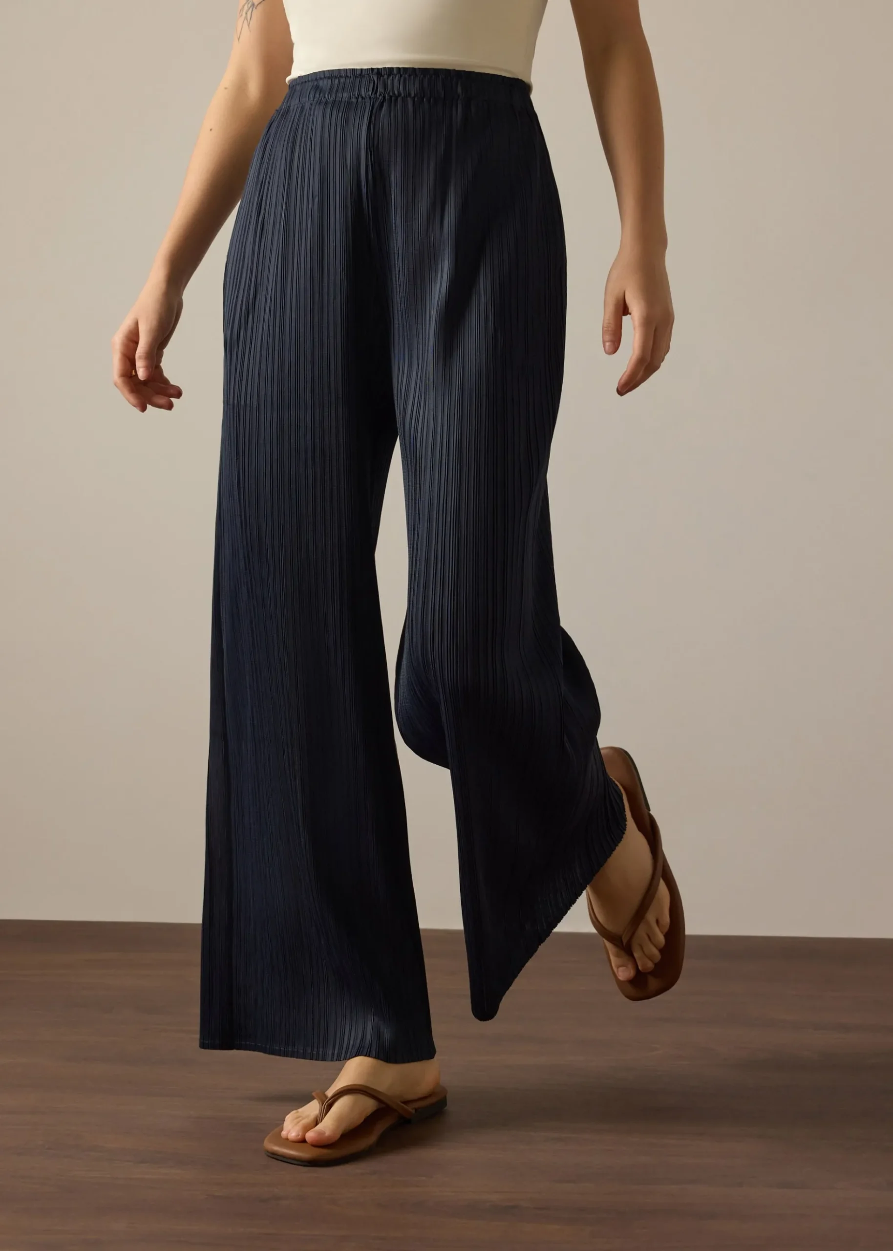 PETITE Leggy™ Liv Elastic Plisse Straight Leg Pants