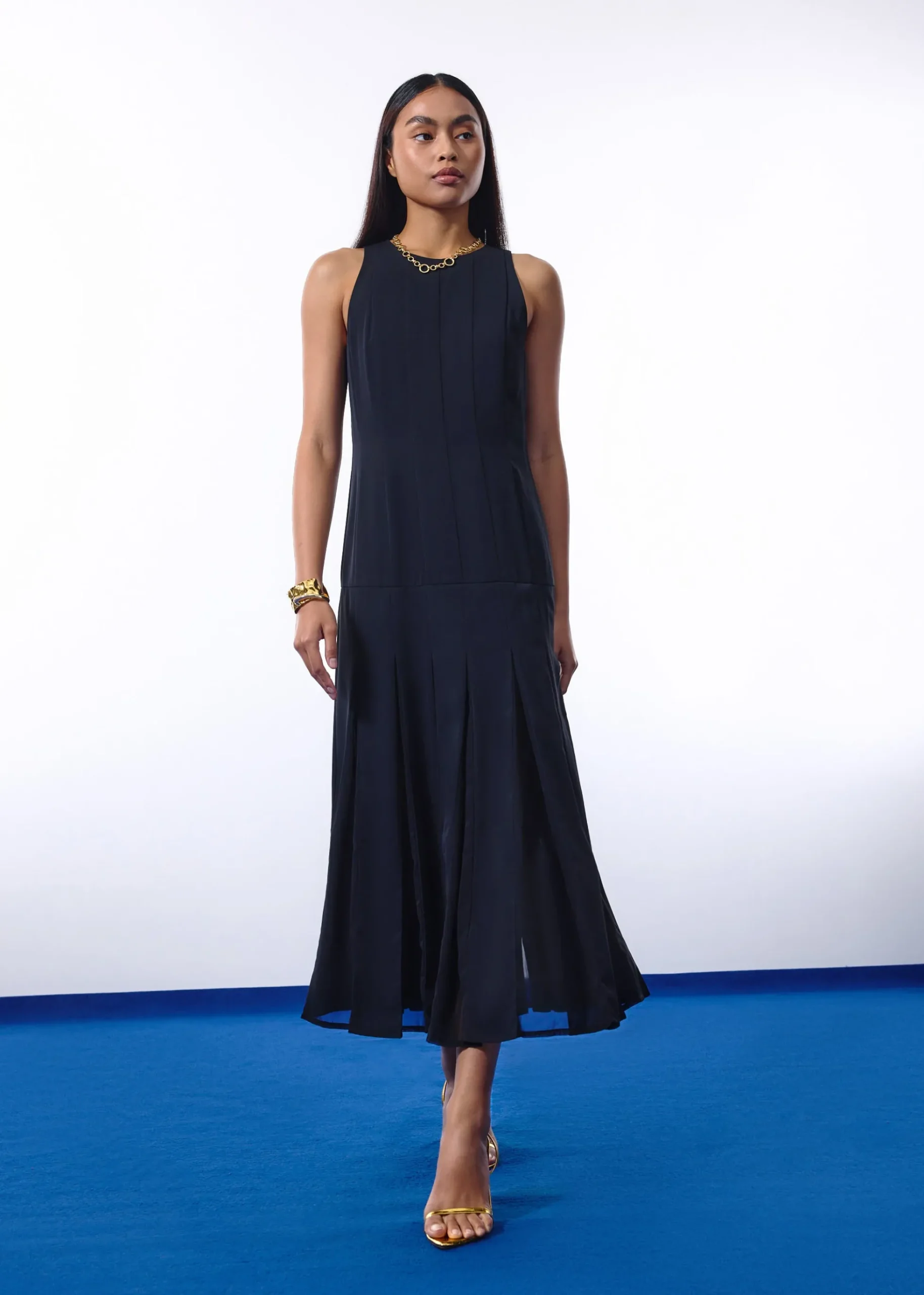 Round Neck Kick Flare Midaxi Dress