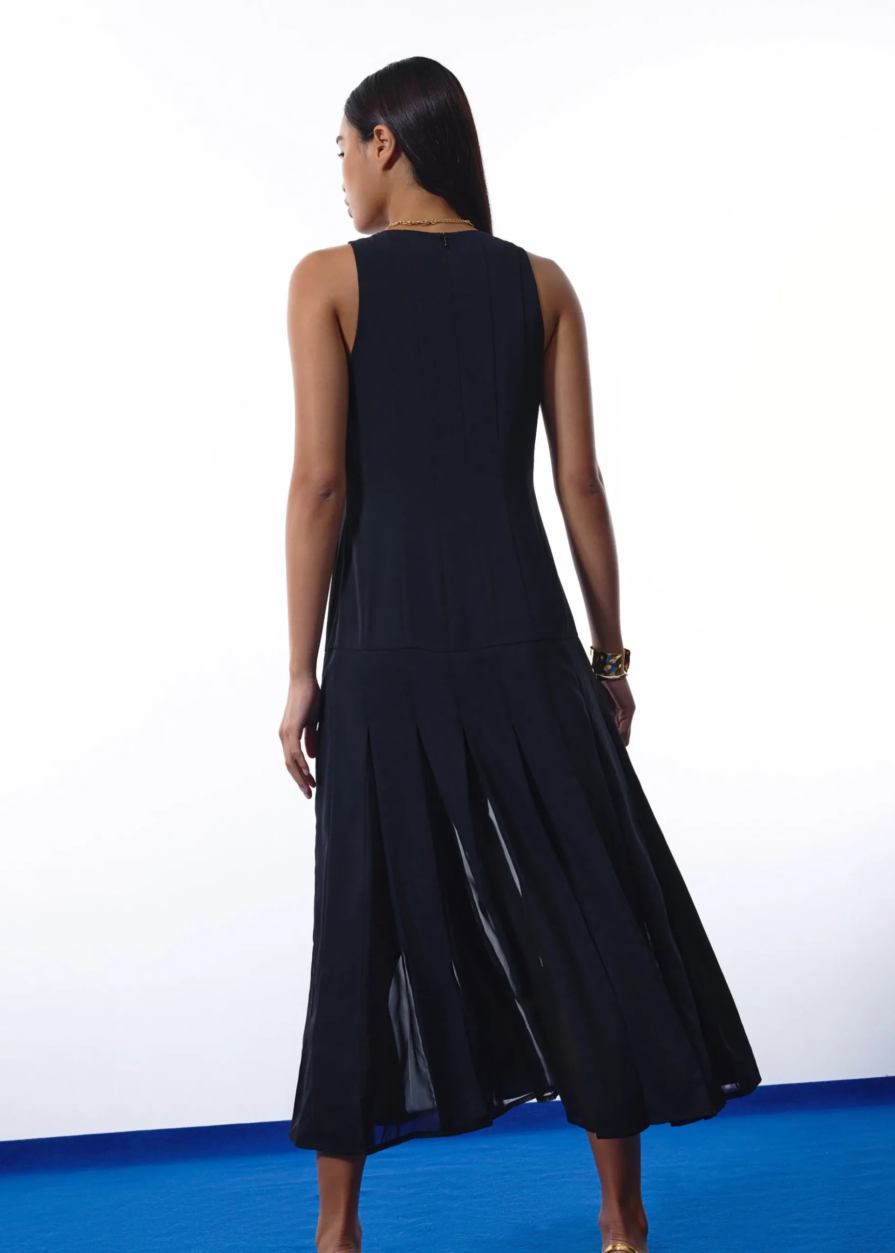 Round Neck Kick Flare Midaxi Dress
