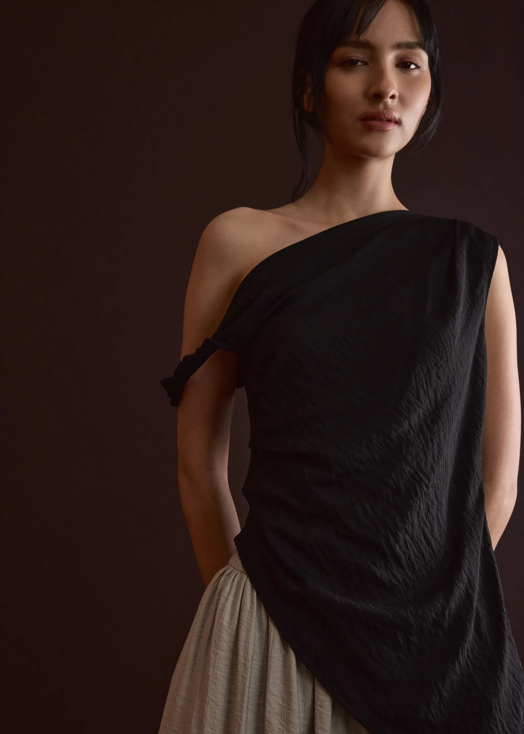 Shoulder Twist Asymmetric Top