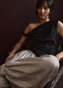 Shoulder Twist Asymmetric Top
