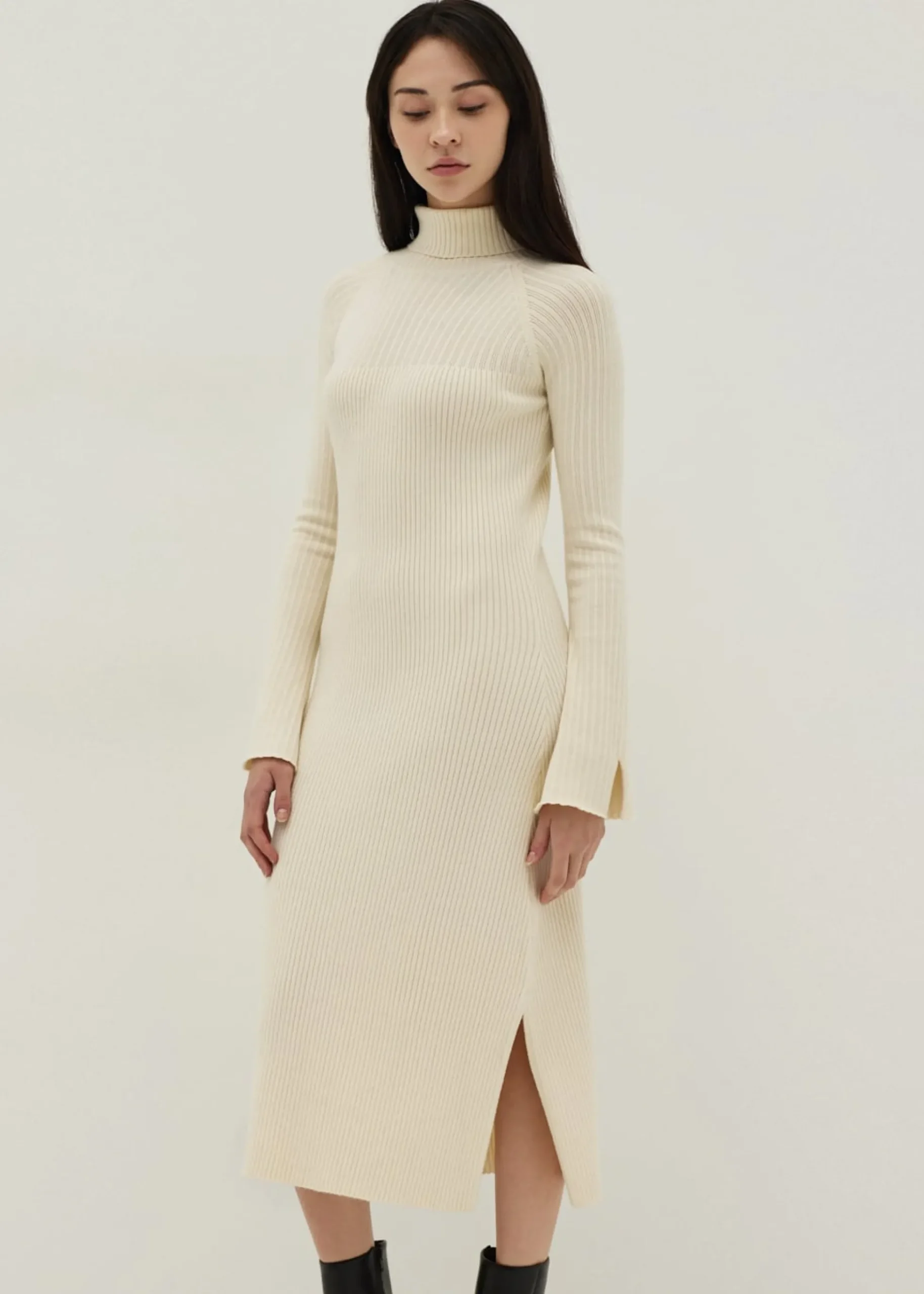 Turtle Neck Flare Sleeve Knit Dress