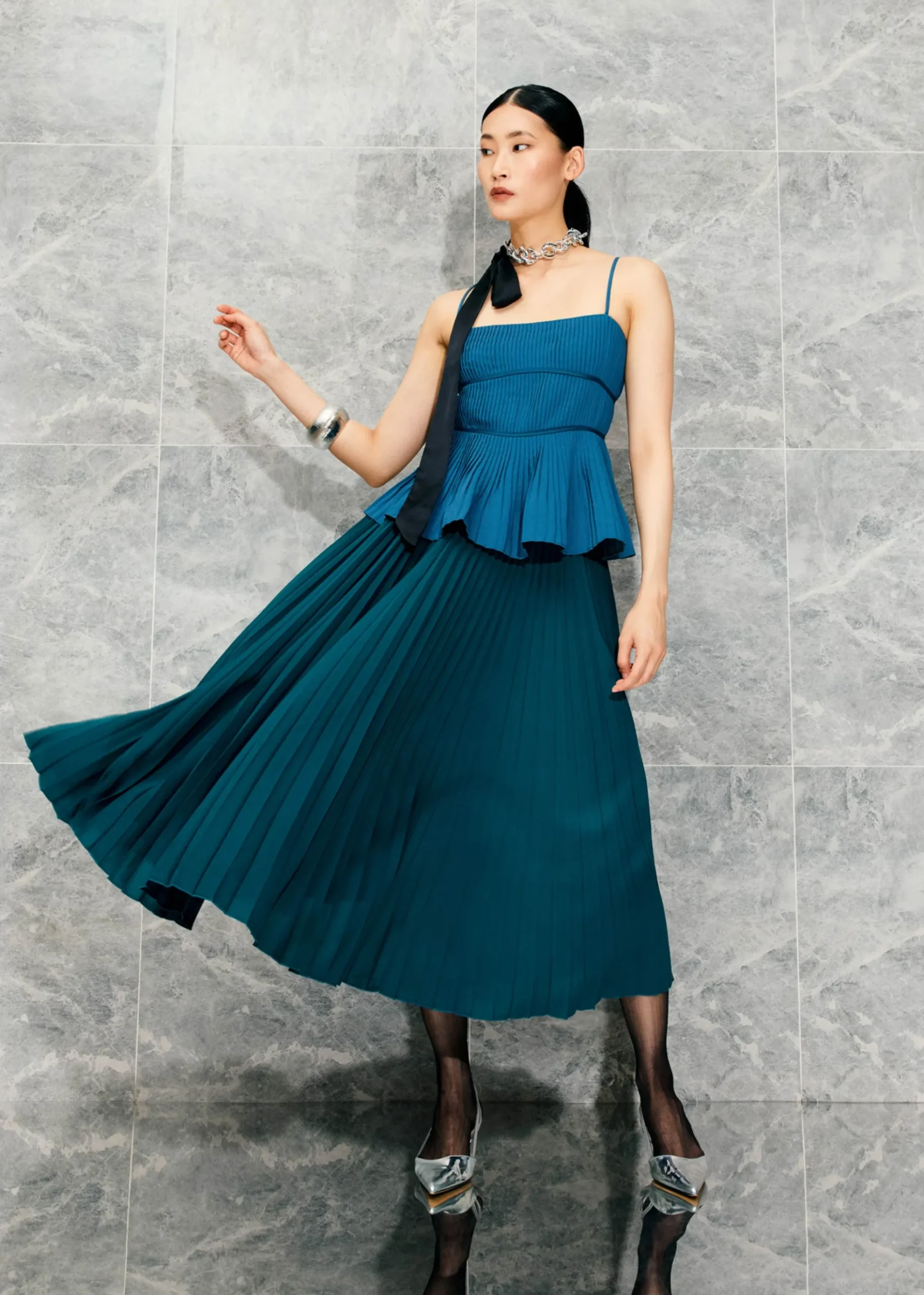Wei Elastic Sunray Pleated Midaxi Skirt